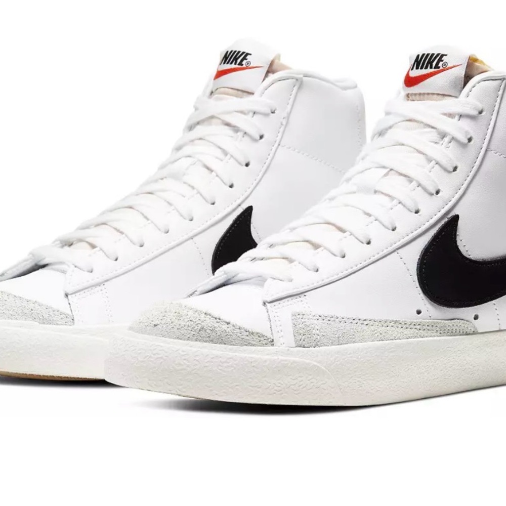 Nike Women's Blazer Mid 77 Shoes